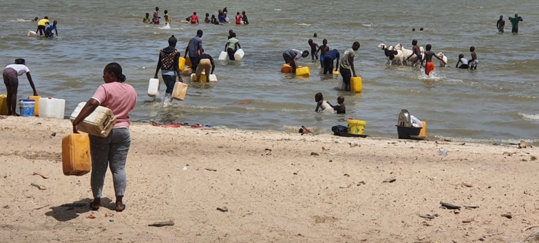 (PHOTOS)/Soif à Ndar: La grosse ruée vers le fleuve