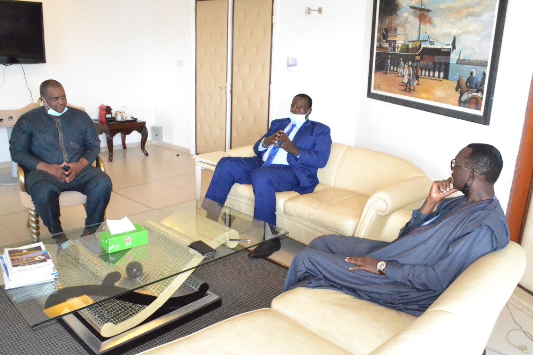 Rencontre au CNRA: Le Consul du Tchad à Dakar et l’Administrateur de Wal Fadjri trouvent un terrain d'entente... Rencontre au CNRA: Le Consul du Tchad à Dakar et l’Administrateur de Wal Fadjri trouvent un terrain d'entente...