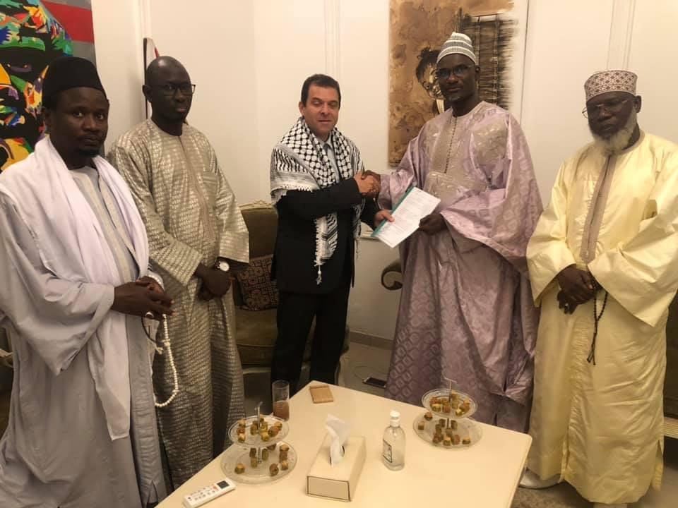 Situation en Palestine: Le Khalife général des Mourides envoie une délégation chez l'Ambassadeur de l'autorité palestinienne au Sénégal... Situation en Palestine: Le Khalife général des Mourides envoie une délégation chez l'Ambassadeur de l'autorité palestinienne au Sénégal...