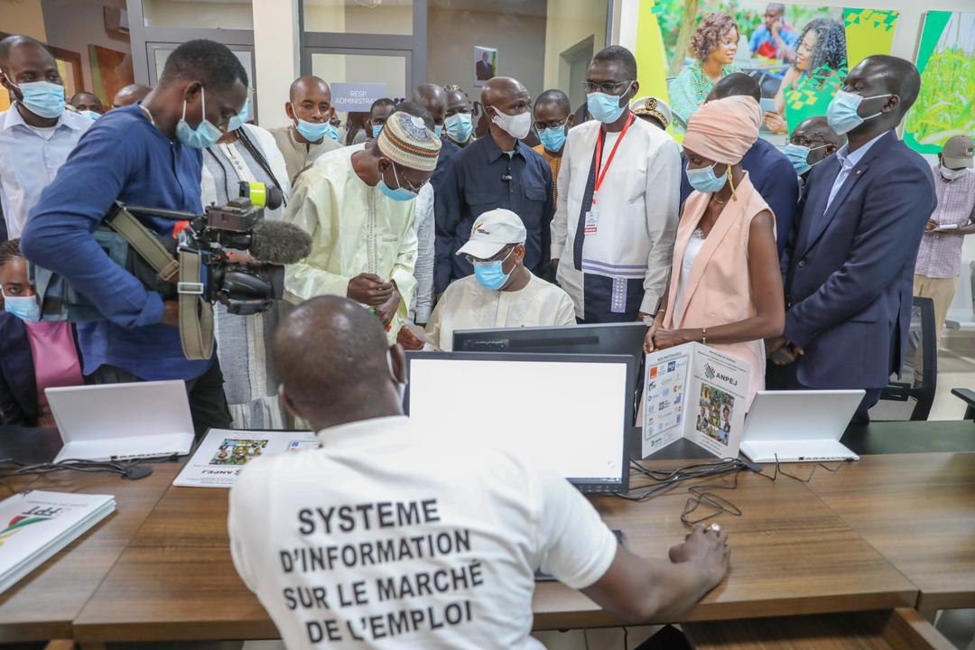 Inauguration des Pôles Emploi Entrepreneuriat: Le ministre Yankhoba Diattara a livré les clefs du Guichet Unique au Président Macky Sall