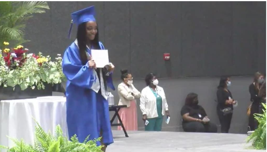Une jeune fille de 18 ans tuée par balles, quelques heures seulement après l’obtention de son diplôme