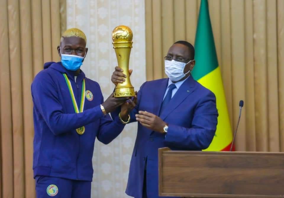 Beach soccer:Macky Sall offre à chaque joueur et membre du staff, 10 millions FCfa et...