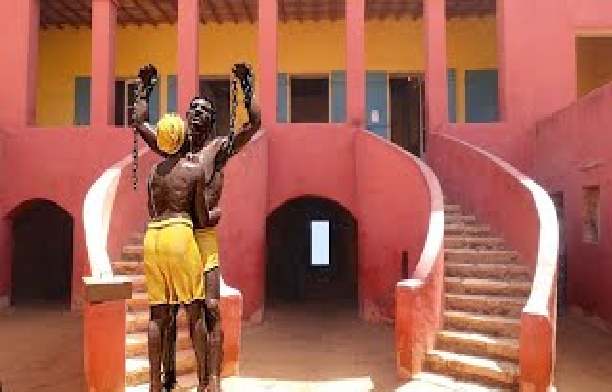 Taxes bizarroïdes pour des photos prises à Gorée: Une équipe de "Jeune Afrique" obligée de payer 200 mille francs Cfa !
