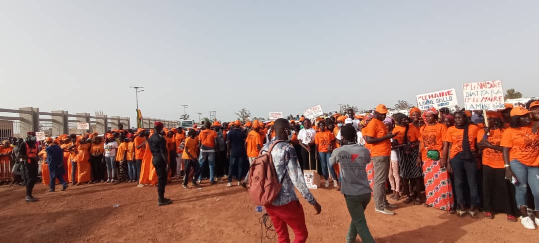 Le Président Macky Sall accueilli en grande pompe à Thiés Le Président Macky Sall accueilli en grande pompe à Thiés