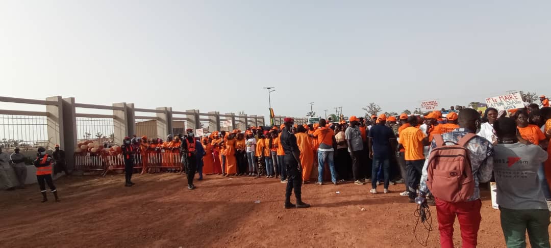 Le Président Macky Sall accueilli en grande pompe à Thiés Le Président Macky Sall accueilli en grande pompe à Thiés