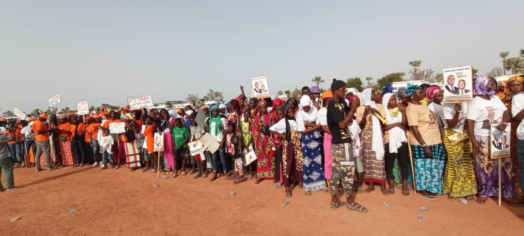 Le Président Macky Sall accueilli en grande pompe à Thiés Le Président Macky Sall accueilli en grande pompe à Thiés