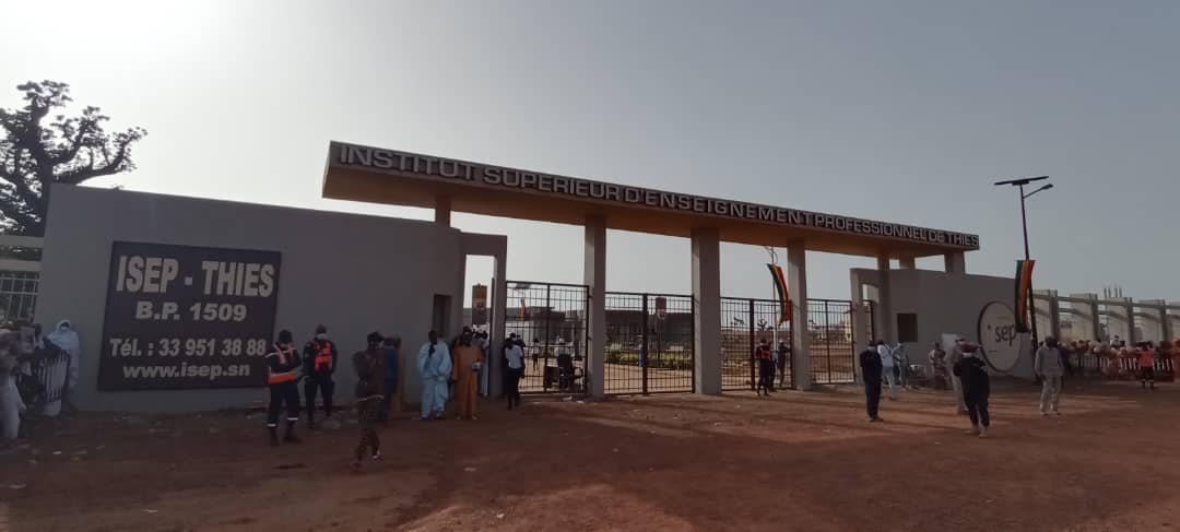 Le Président Macky Sall accueilli en grande pompe à Thiés Le Président Macky Sall accueilli en grande pompe à Thiés