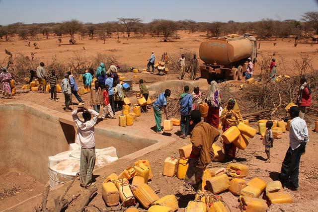 Cinq ans sans eau courante: Gabou a investi en masse la rue