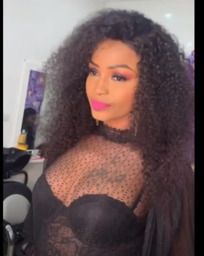 Dans une tenue ultra sexy,  Mbathio Ndiaye dévoile son tatouage (Photos)