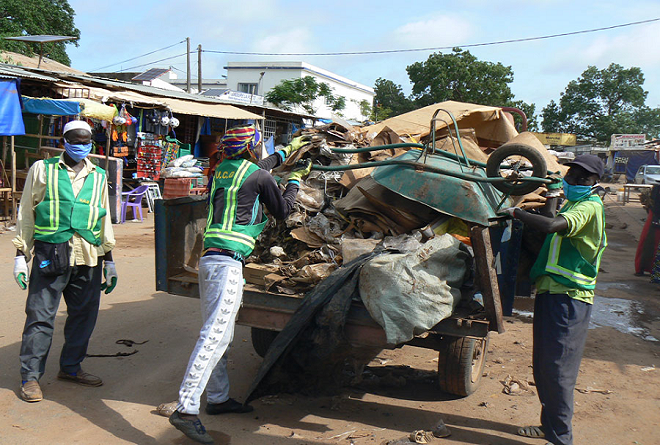 Tabaski à Dakar: Des milliers de tonnes de déchets ramassées par les agents du nettoiement