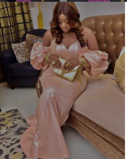 Tabaski: La productrice et épouse de Doro Gaye, Clara dévoile son sagnsé (Photos)