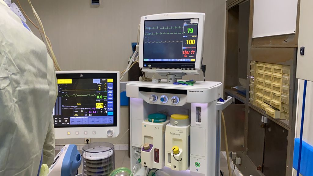 Couches défavorisées: Khadim Ba finance un lourd matériel médical et amène un chirurgien américain pour des opérations gratuites Couches défavorisées: Khadim Ba finance un lourd matériel médical et amène un chirurgien américain pour des opérations gratuites