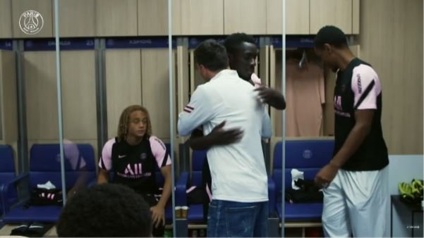 Photos / A l’entraînement au PSG: Lionel Messi et Idrissa Gana Guèye s’offrent un tennis-foot