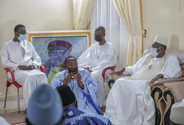 Visite de condoléances : Macky Sall et Amadou Ba à Yoff Layène et Thiénaba chez les familles religieuses