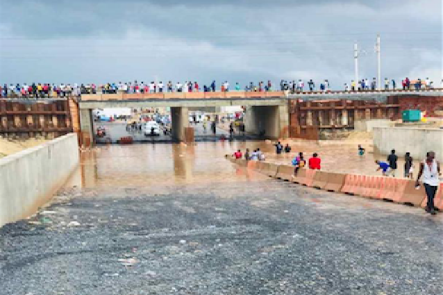 Rufisque: Les eaux de pluie contraignent une centaine de familles à déménager