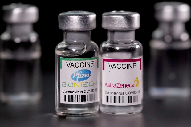 Vaccins contre la Covid-19: Pfizer et Astrazeneca, c’est kif-kif, selon une étude britannique