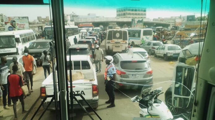 Photos/ Manifestation des sinistrés: Le cortège du ministre de l’Intérieur bloqué sur l'autoroute à péage