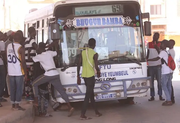 Badiane sans ticket dans un bus Tata: Epinglé, le fraudeur tabasse le contrôleur