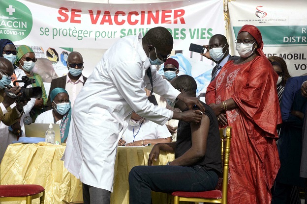 Vaccination des enseignants et étudiants : Une bonne nouvelle pour Diouf Sarr, le SUDES dit oui