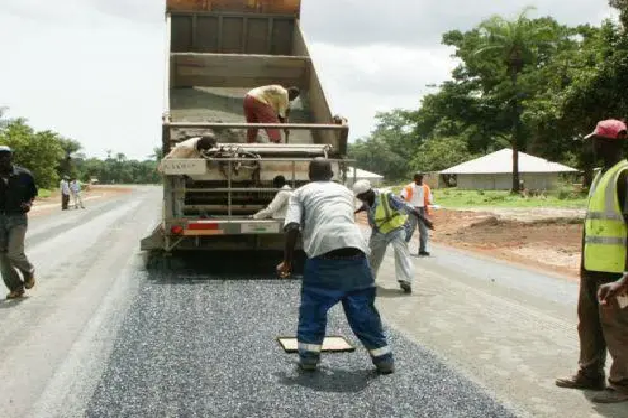 Dégradation de la chaussée : une intervention d’Ageroute sollicitée à la Zone Industrielle de Mbao