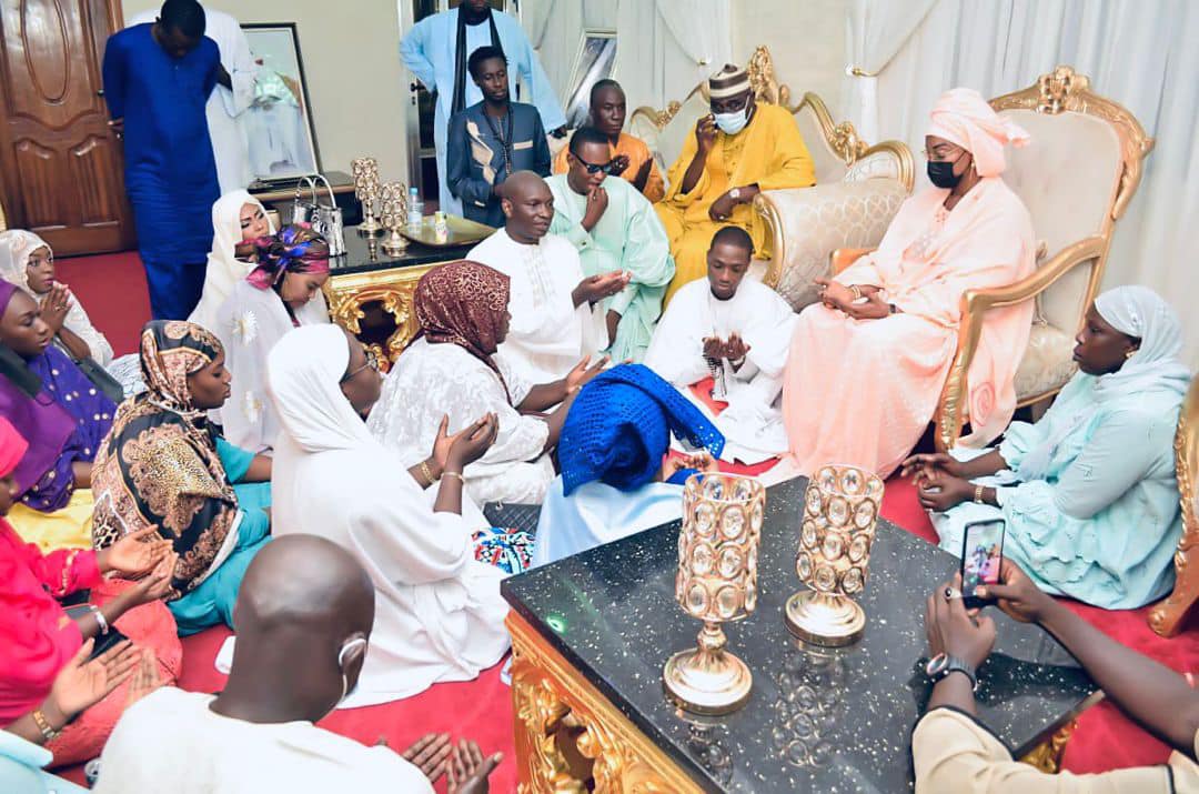 Visite de courtoisie de la délégation du Gfm à Touba: Birane Ndour et Cie chez Sokhna Balli Mountakha (Photos)