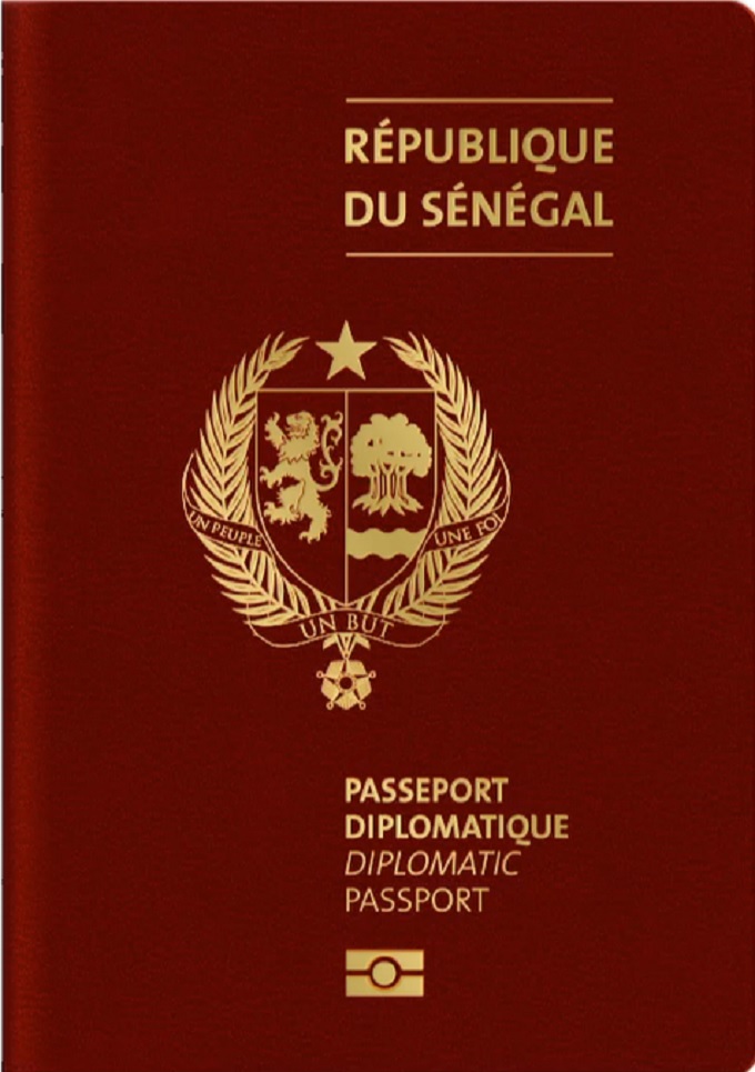 Voici la couleur des nouveaux passeports diplomatiques depuis 2019...