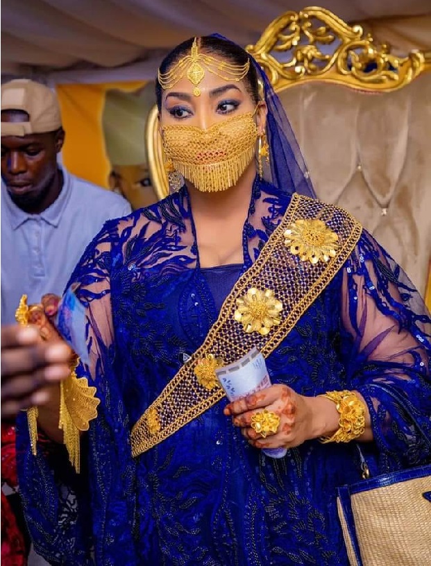 Fashion de Adja Ngoye Fall Madame Touré: Les photos qui lui ont valu ...