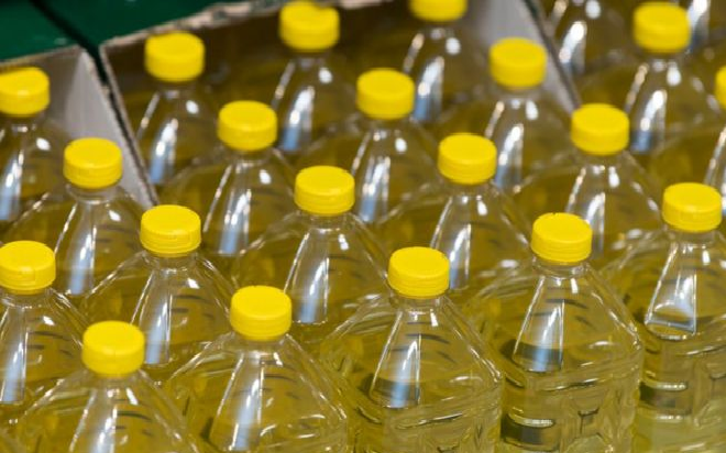 Voie de contournement tarifaire: De l’huile en vrac reconditionnée dans des bouteilles