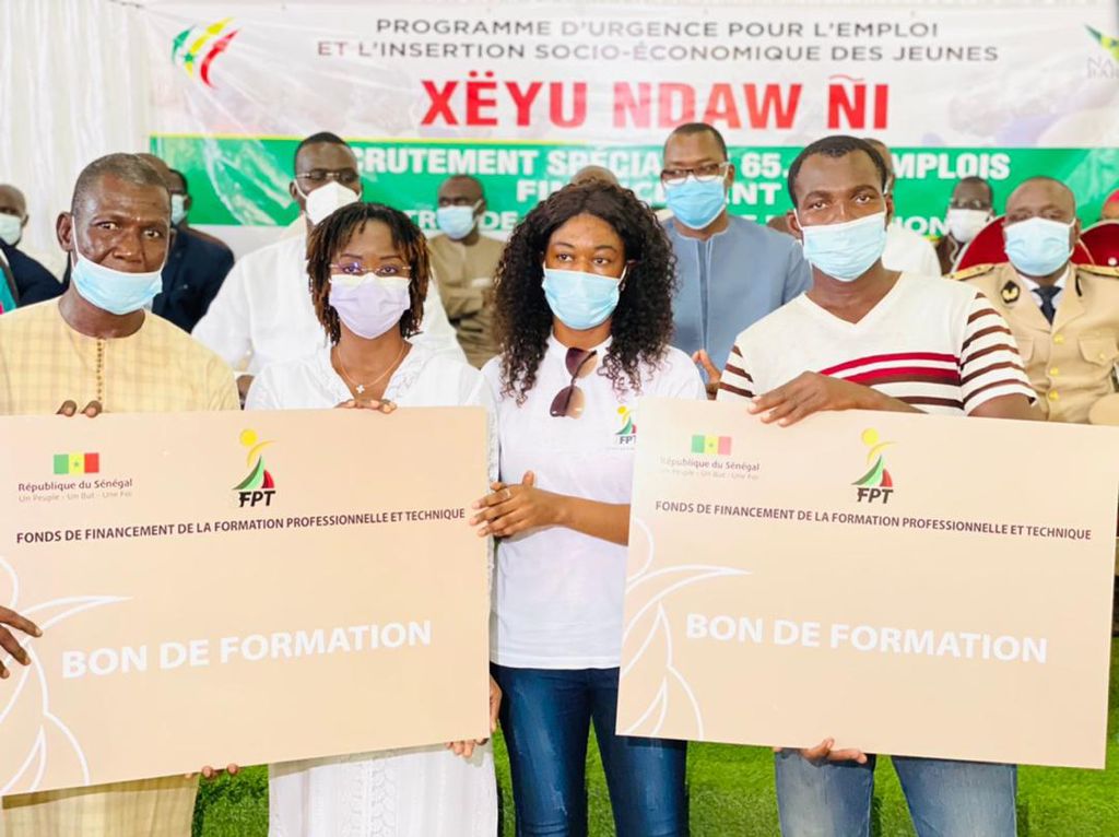 Xeyu Ndaw Yi: Le Ministre Dame Diop octroie des bons de formation 114 millions F CFA  à Kaolack et Fatick