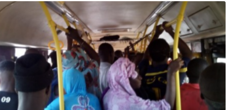 Incivilités dans les bus: Le voleur de plaisir, la jeune fille et la robe souillée