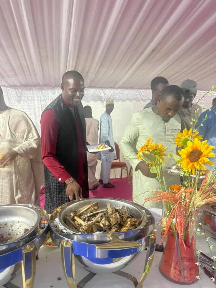 Images sur Gamou: Le berndé exceptionnel de Soxna Oumou Sy Dabakh et de Soxna Amina Niasse, chez Dr. Ahmed Khalifa Niasse
