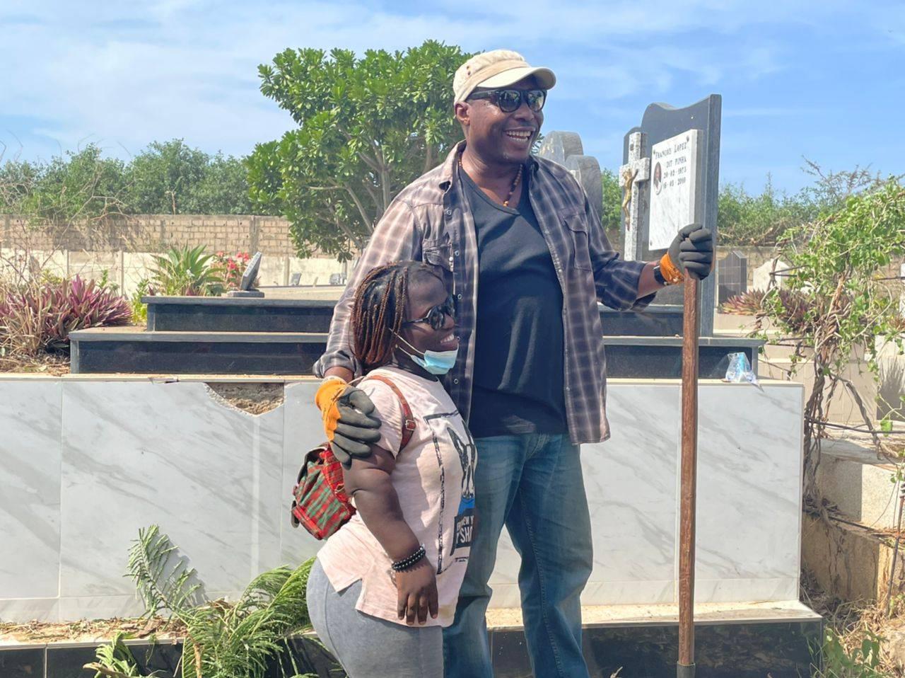 Désherbage du cimetière Saint Lazare: Barthélémy Dias au cœur de l'action (images)