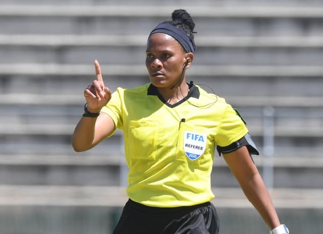 Football : L’arbitre assistante Adja Isseu Cissé, sélectionnée pour la Ligue Africaine Féminine