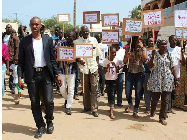 Marche des populations à Mboro:  Eau et électricité, les problèmes majeurs signalés