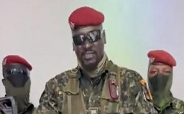 La purge continue en Guinée: 500 policiers envoyés à la retraite par Doumbouya, le président de la Transition