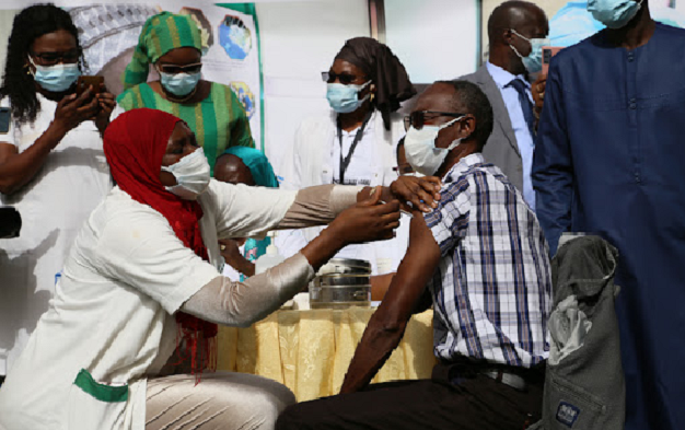 Abdoulaye Diouf Sarr, ministre de la Santé : «La troisième dose est envisageable»