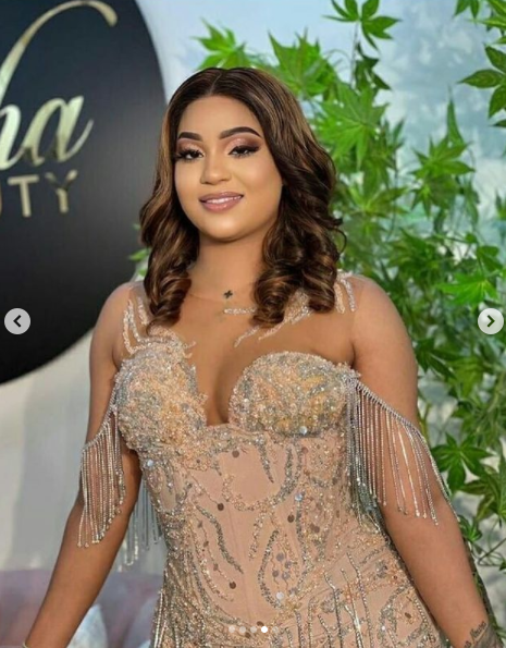 Léna Guèye, sublime dans une robe sexy et trés chic (Photos)