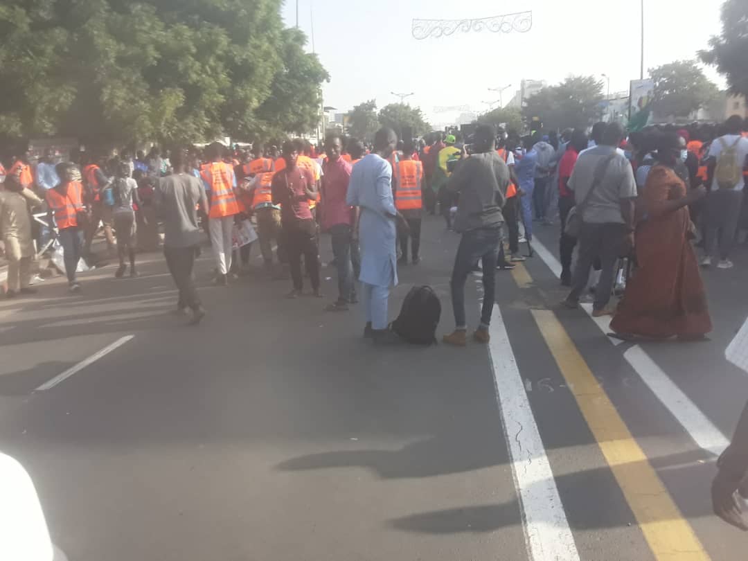 Place de la Nation: Flop total de la manif de Y en a Marre et de FRAPP ( Photos - Vidéo ) Place de la Nation: Flop total de la manif de Y en a Marre et de FRAPP ( Photos - Vidéo )