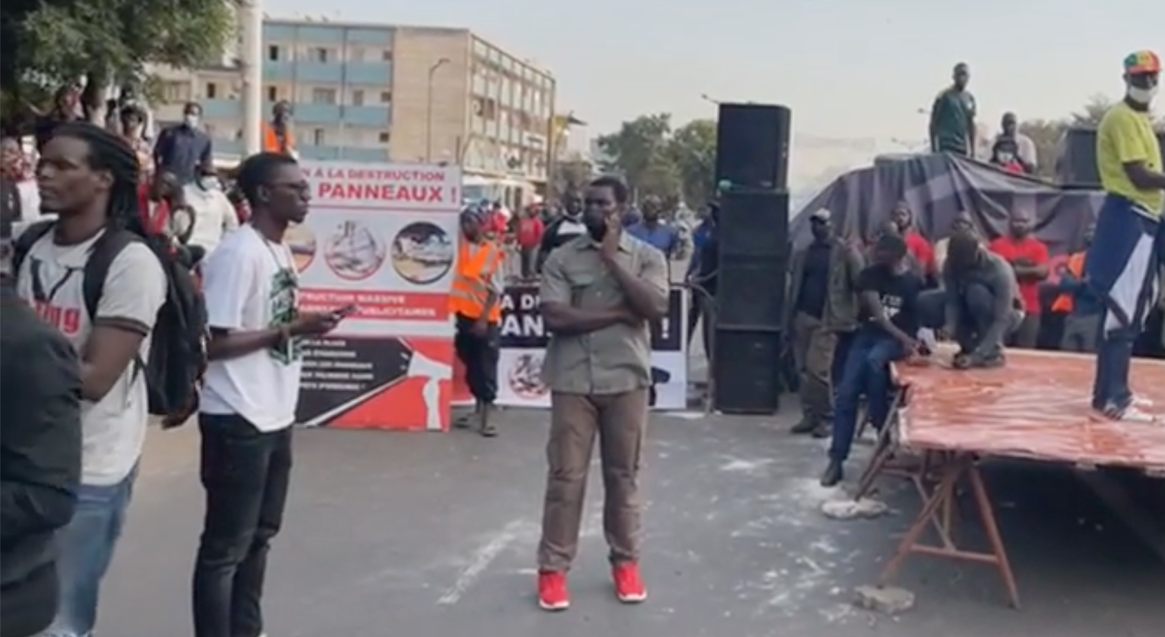 Place de la Nation: Flop total de la manif de Y en a Marre et de FRAPP ( Photos - Vidéo )