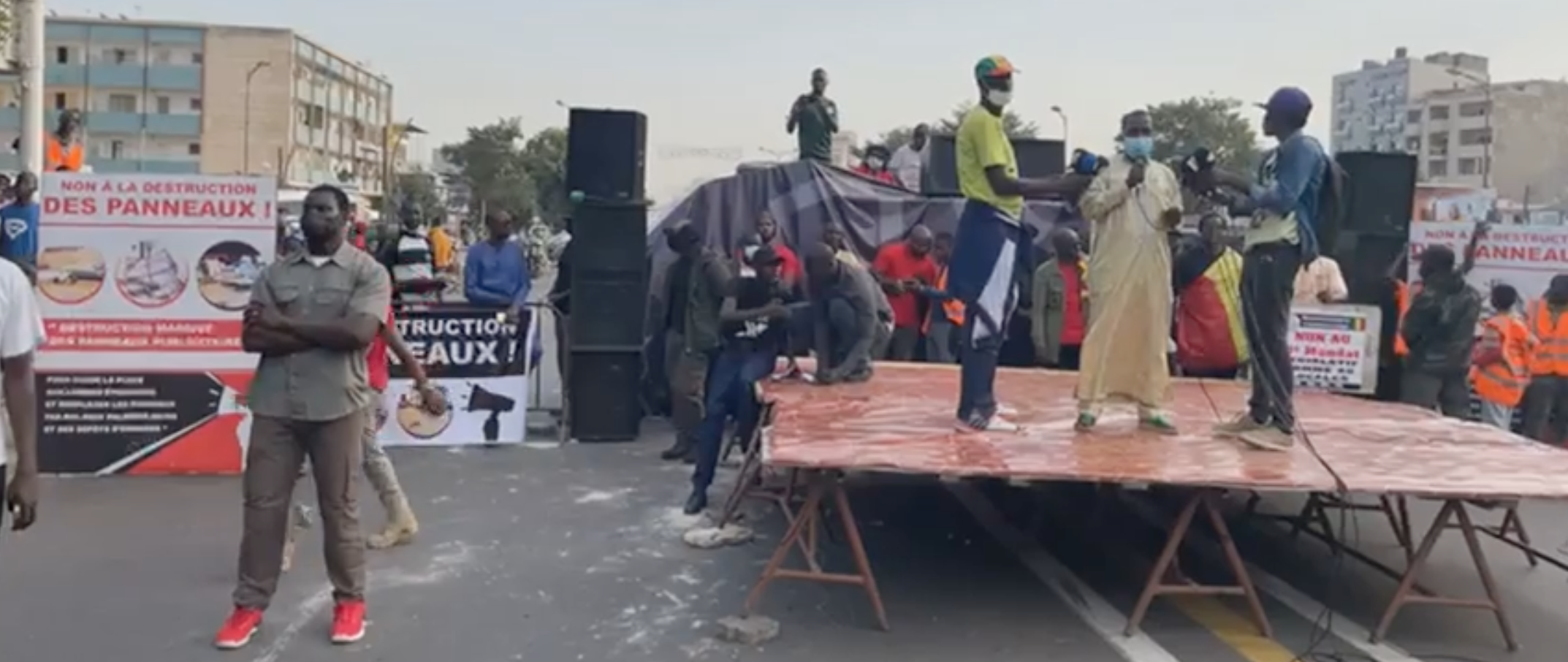 Place de la Nation: Flop total de la manif de Y en a Marre et de FRAPP ( Photos - Vidéo )