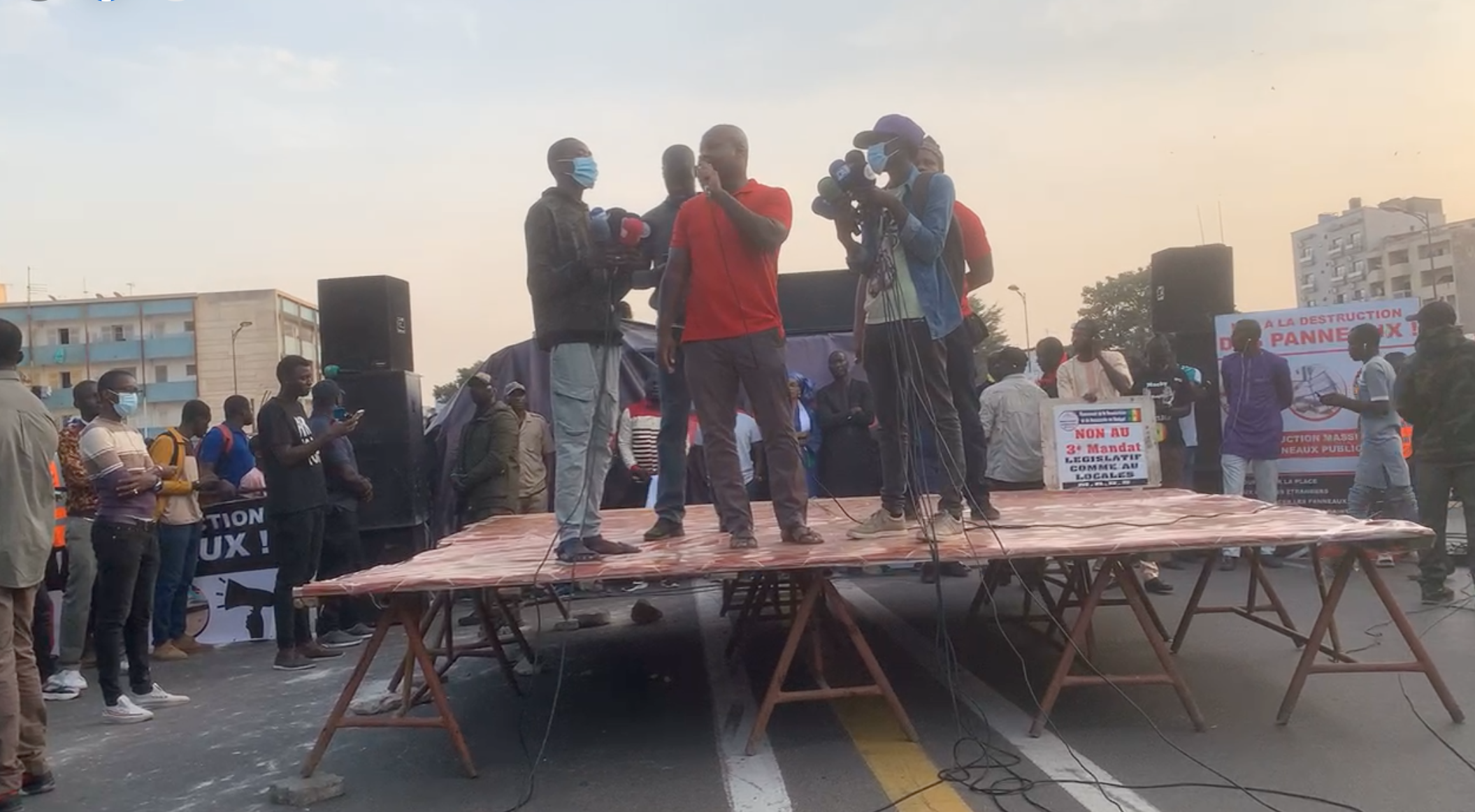 Place de la Nation: Flop total de la manif de Y en a Marre et de FRAPP ( Photos - Vidéo )