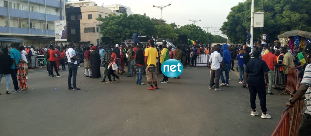 Place de la Nation: Flop total de la manif de Y en a Marre et de FRAPP ( Photos - Vidéo ) Place de la Nation: Flop total de la manif de Y en a Marre et de FRAPP ( Photos - Vidéo )