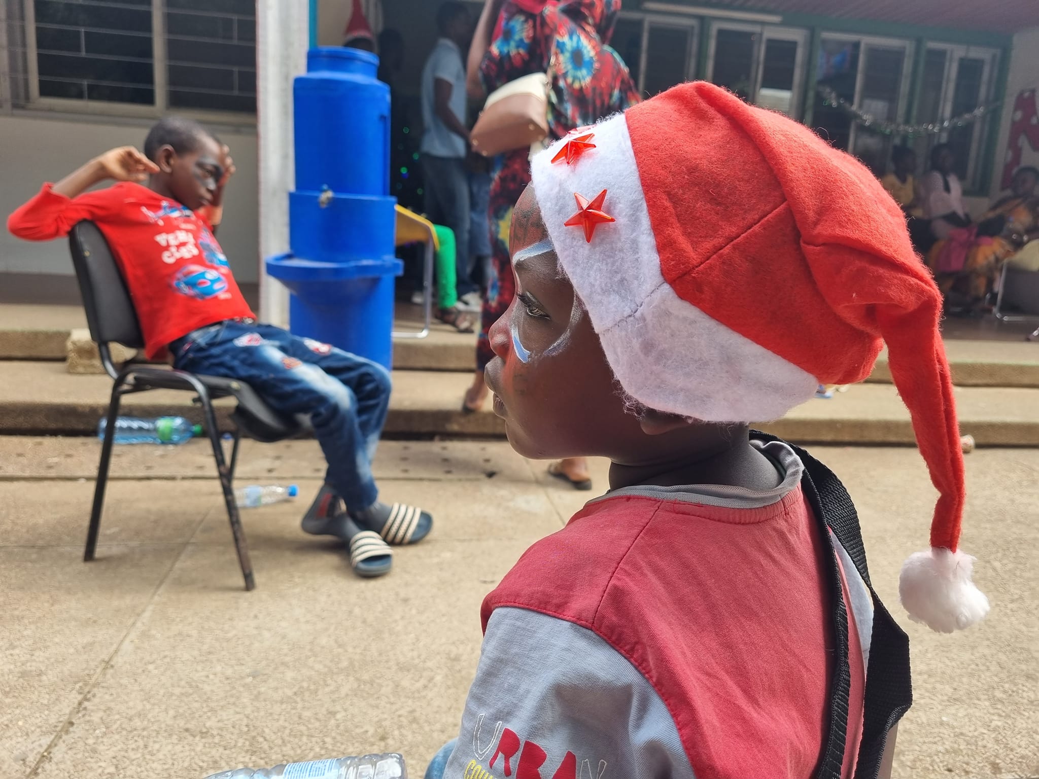 En images le personnel et leurs familles et les enfants hospitalisés en fête (Albert Royer)