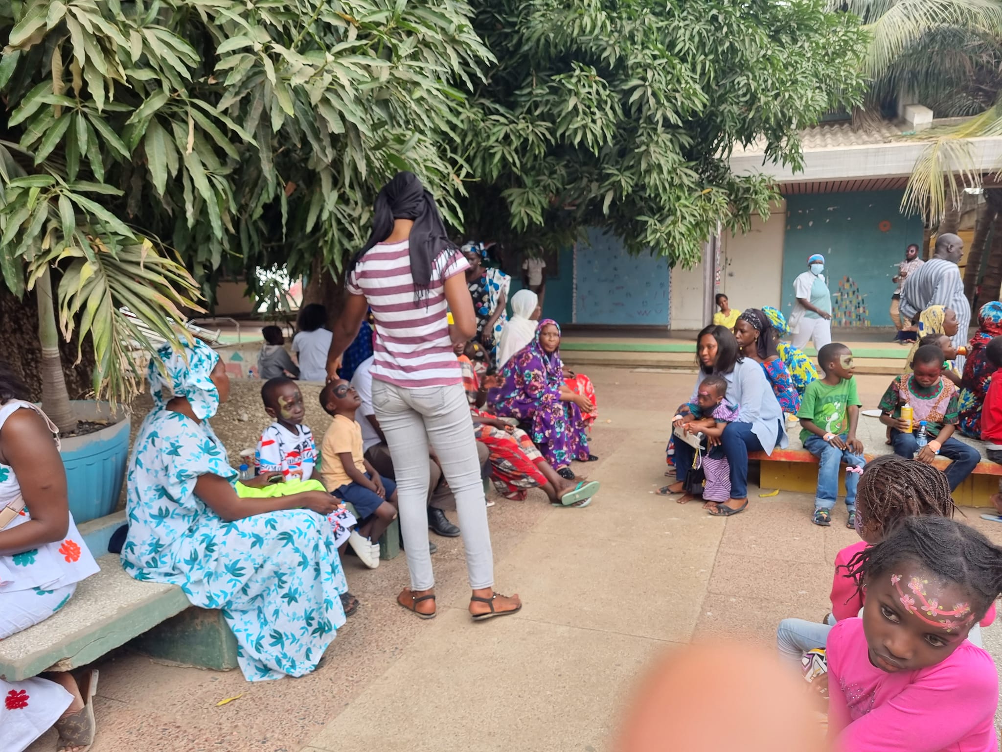 En images le personnel et leurs familles et les enfants hospitalisés en fête (Albert Royer)