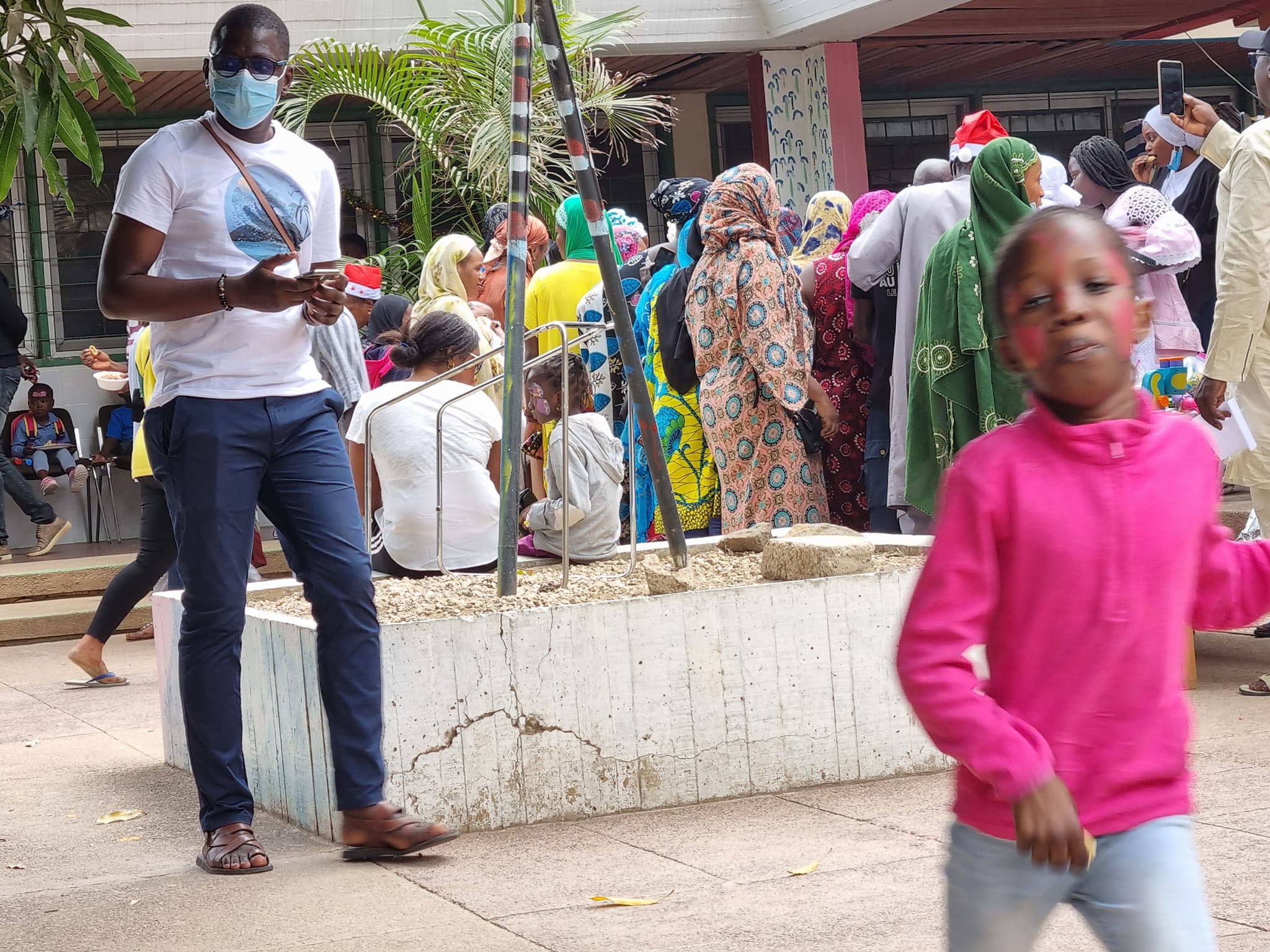 En images le personnel et leurs familles et les enfants hospitalisés en fête (Albert Royer)