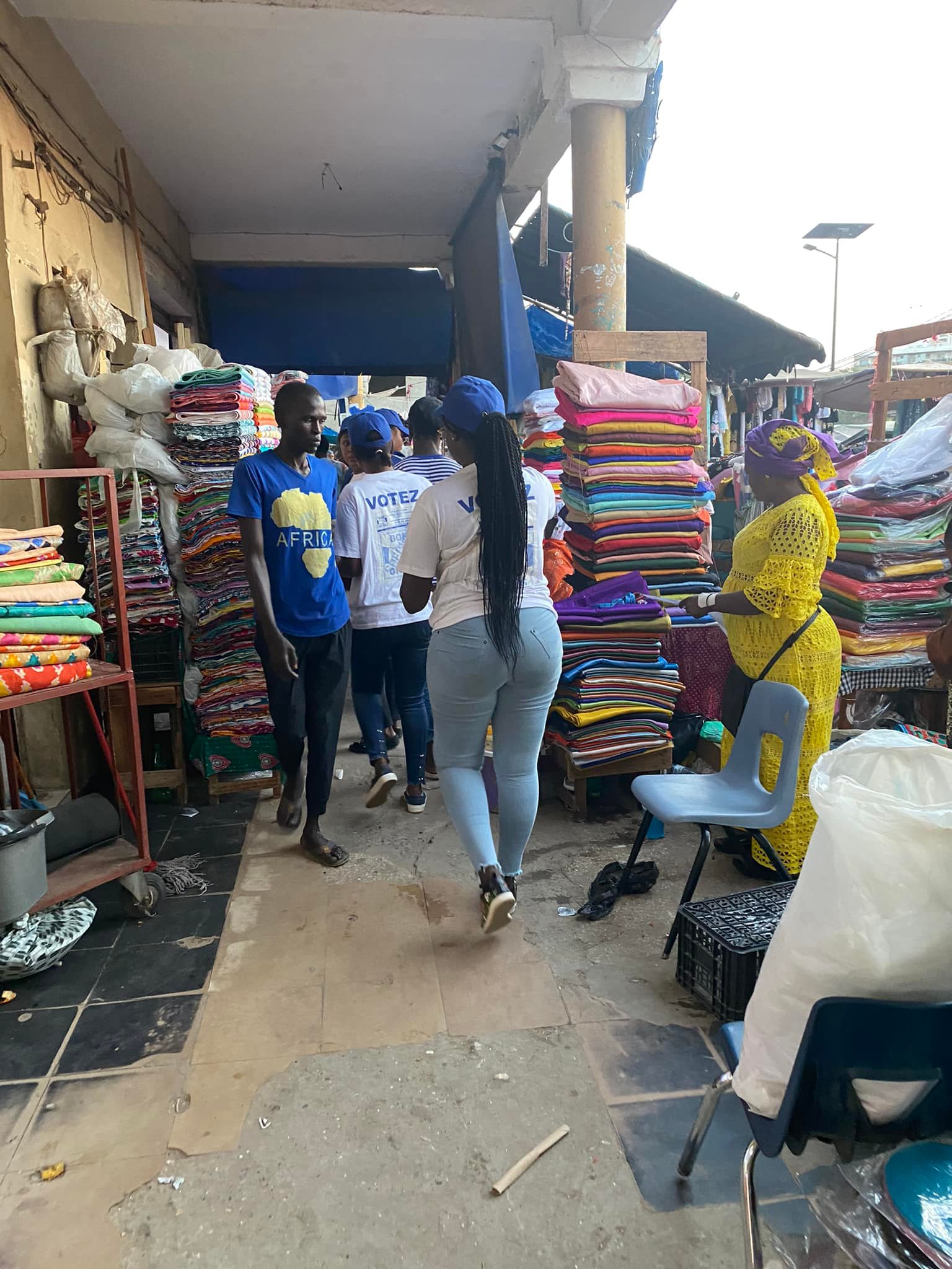 Visite de proximité: Pape Diop présente son programme aux populations des HLM et environs (Photos) Visite de proximité: Pape Diop présente son programme aux populations des HLM et environs (Photos)