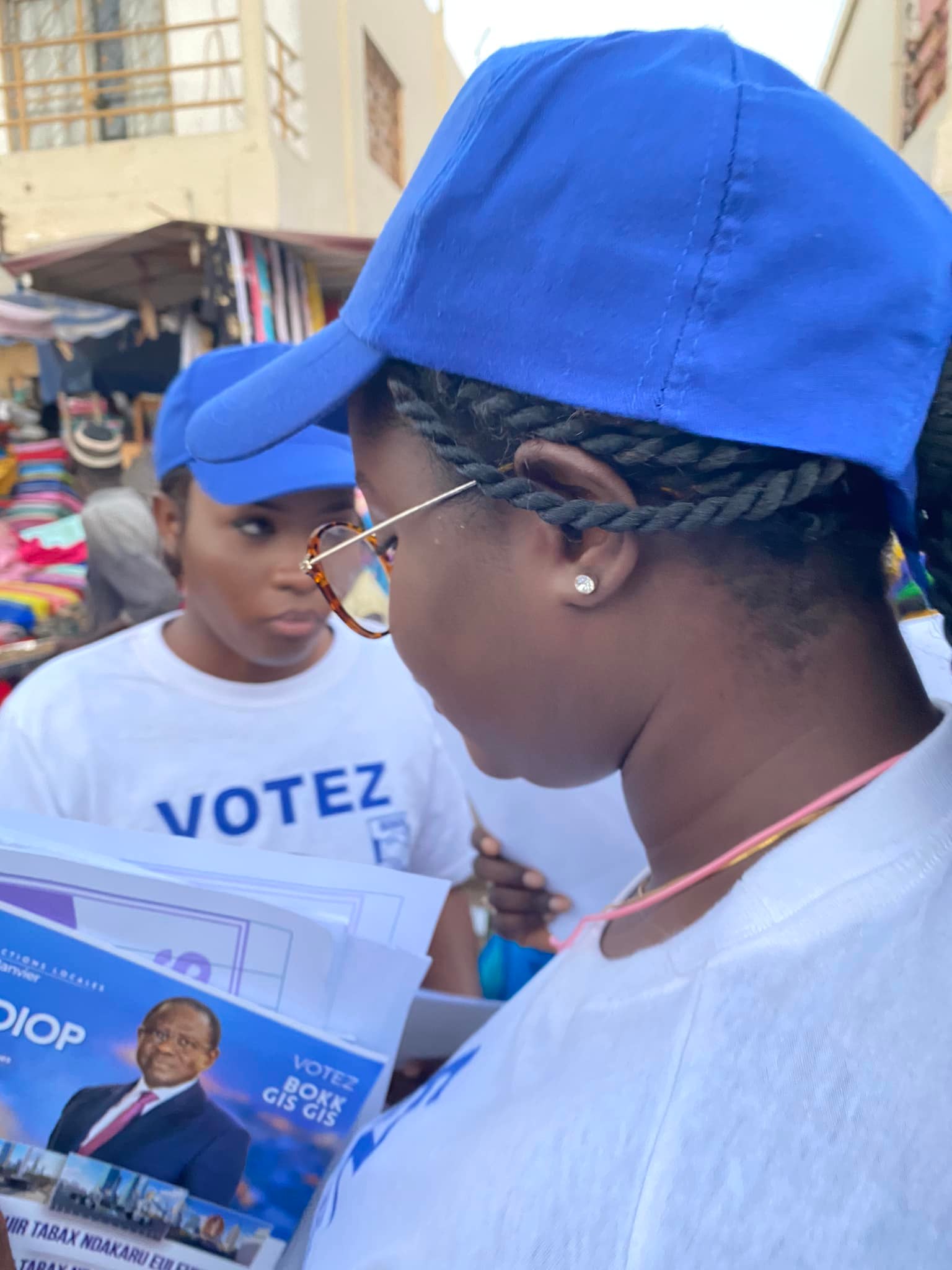 Visite de proximité: Pape Diop présente son programme aux populations des HLM et environs (Photos) Visite de proximité: Pape Diop présente son programme aux populations des HLM et environs (Photos)