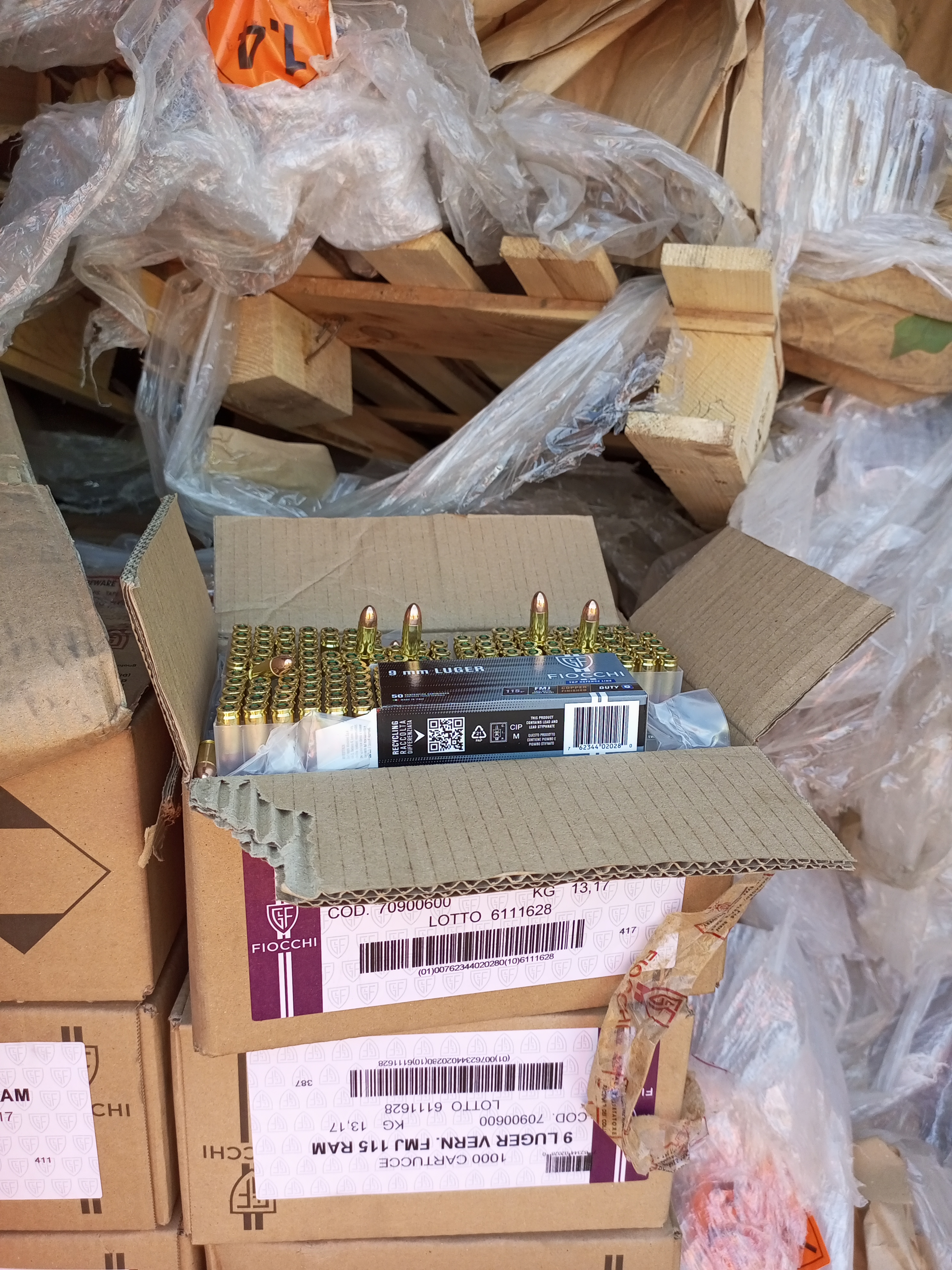 LUTTE CONTRE LE TRAFIC D’ARMES ET DE MUNITIONS : Une importante quantité de munitions de guerre saisie par la Douane sénégalaise sur un navire étranger LUTTE CONTRE LE TRAFIC D’ARMES ET DE MUNITIONS : Une importante quantité de munitions de guerre saisie par la Douane sénégalaise sur un navire étranger