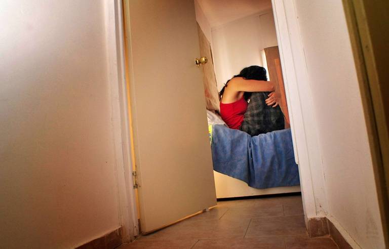 Enceinte, elle saute par la fenêtre pour échapper à son conjoint violent