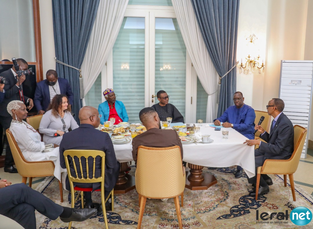Macky Sall a reçu Alpha Blondy, Faly Ipupa, Youssou Ndour, Asalfo Wasis Diop et Baaba Maal Macky Sall a reçu Alpha Blondy, Faly Ipupa, Youssou Ndour, Asalfo Wasis Diop et Baaba Maal